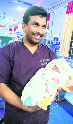 ప్రభుత్వ ఆస్పత్రిలో డాక్టర్‌ భార్యకు ప్రసవం