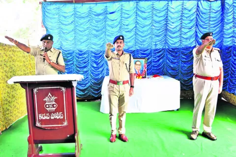 దేశాన్ని ఏకతాటిపై నడిపిన ఘనత రాజ్యాంగానిదే 