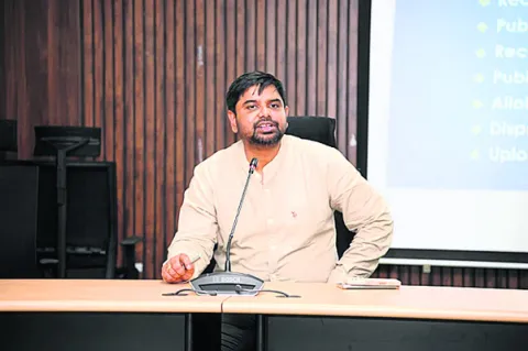 నామినేషన్ల ప్రక్రియ సజావుగా నిర్వహించాలి