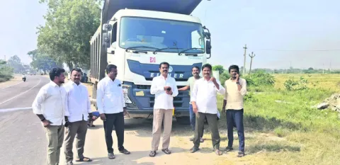 ఇసుక అక్రమ రవాణా చేస్తే చూస్తు ఊరుకోం 