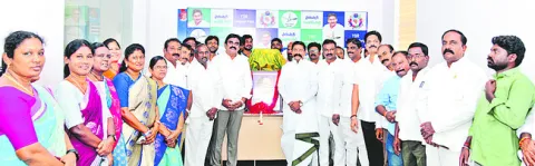 రాజ్యాంగ స్ఫూర్తిని కొనసాగించాలి