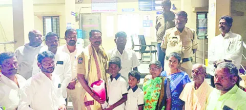 ఎస్సై సారు నన్ను కాపాడిండు