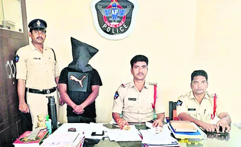 గంజాయితో ఇద్దరు అరెస్టు 