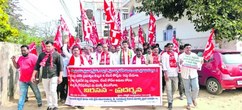 నల్ల చట్టాలను వెనక్కి తీసుకోవాలి