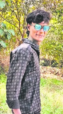 ట్రాక్టర్‌ ఢీకొని యువకుడి మృతి 