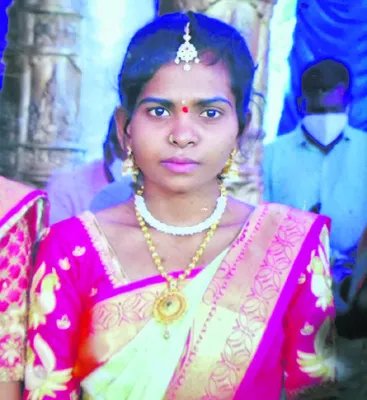 జీవితంపై విరక్తితో  యువతి ఆత్మహత్య 