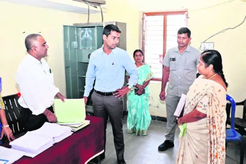 సర్పంచ్‌కు 100, వార్డులకు 49