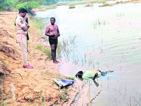 మన్నేరు వాగులో పడి వ్యక్తి మృతి