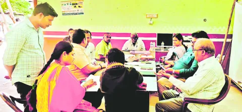 కోర్టు కేసులో ఉన్న భూములపై విచారణ 