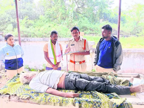 మద్యానికి బానిసై  ఒకరు ఆత్మహత్య