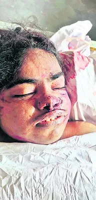 ప్రయివేట్‌ స్కూల్‌ బస్సు ఢీకొని మహిళ మృతి 
