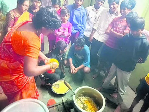 హాస్టల్‌లో అమలు కాని మెనూ
