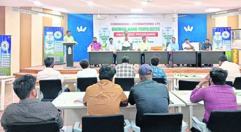 నానో యూరియా, డీఏపీతో అధిక దిగుబడులు 