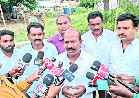 నకిరేకల్‌ అభివృద్ధిపై చర్చకు సిద్ధమా