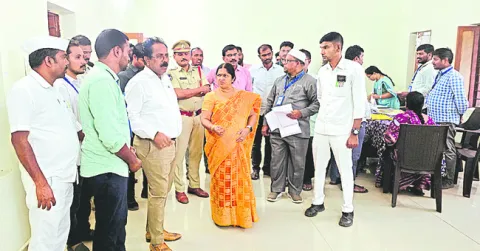 నామినేషన్ల ప్రక్రియ సజావుగా సాగాలి 