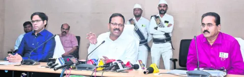 ప్రజాస్వామ్య ప్రాధాన్యతను చాటిచెప్పాలి 