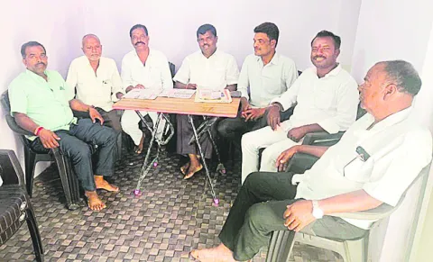 ఉద్యమకారులకు ప్రాధాన్యత కల్పించాలి 