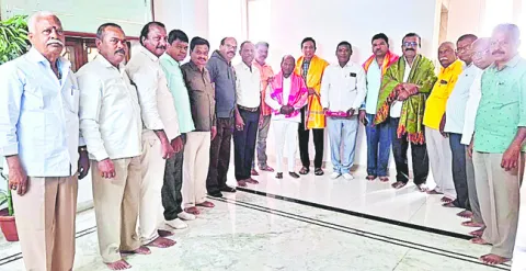 పద్మశాలీలు అన్ని రంగాల్లో రాణించాలి 