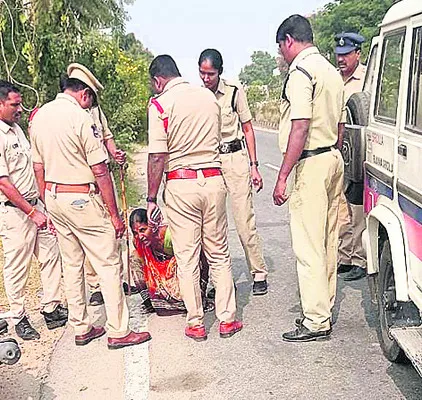 ‘మా బతుకులు ఆగమైనయ్‌..’
