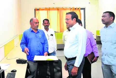 జిల్లాకు చేరుకున్న ఎన్నికల పరిశీలకులు