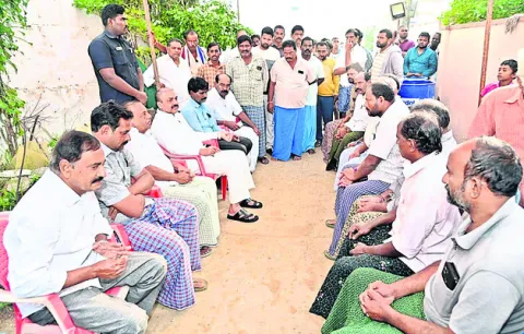 గ్రామాల్లో సోమిరెడ్డి అవినీతి కంపు 