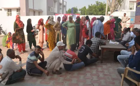 Tribal woman died in Guna after waiting in line for fertilizer for two days