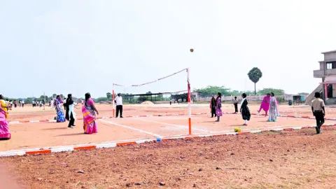 విద్యార్థుల భవిష్యత్తుతో చెలగాటం!