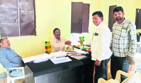 ఊపందుకున్న నామినేషన్లు