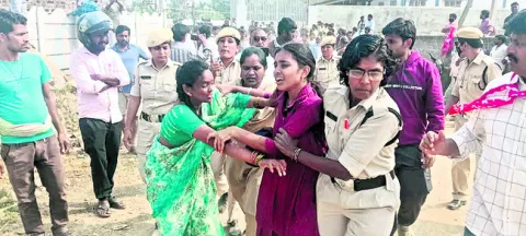 రోడ్డు విస్తరణపై రగడ