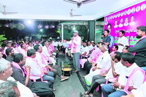 కాంగ్రెస్‌ మోసాలను వివరించాలి