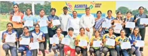 అఽథ్లెటిక్స్‌ విజేతలకు బహుమతులు 