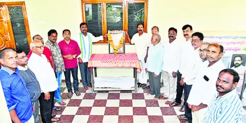 బీసీల ఆరాధ్య దైవం జ్యోతిరావు పూలే 