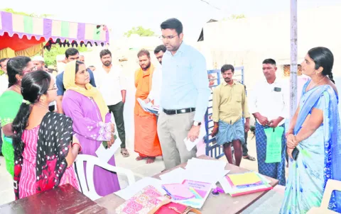 నామినేషన్లలో డిక్లరేషన్‌ తప్పనిసరి 