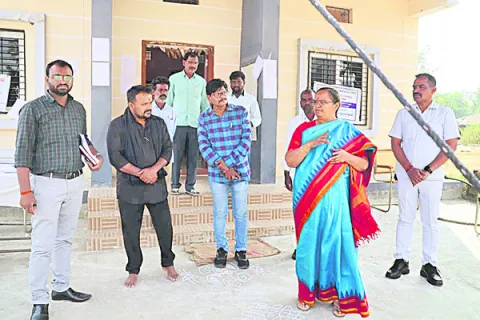 అప్రమత్తంగా వ్యవహరించాలి