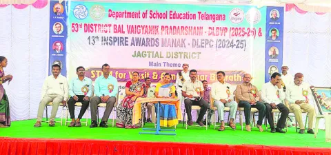 విద్యార్థులు జ్ఞానాన్ని పెంపొందించుకోవాలి