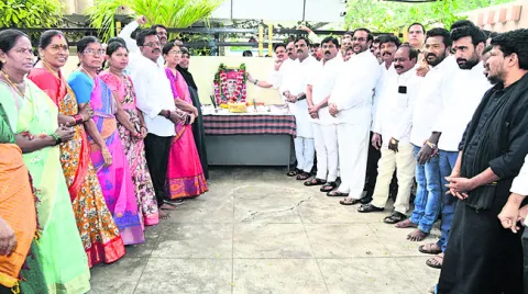 భారత ప్రథమ సామాజిక తత్వవేత్త పూలే 