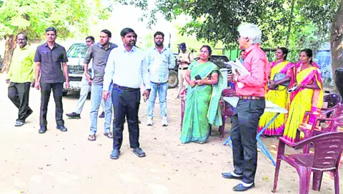 ఊపందుకున్న నామినేషన్ల దాఖలు