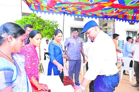 సమన్వయంతో పనిచేయండి