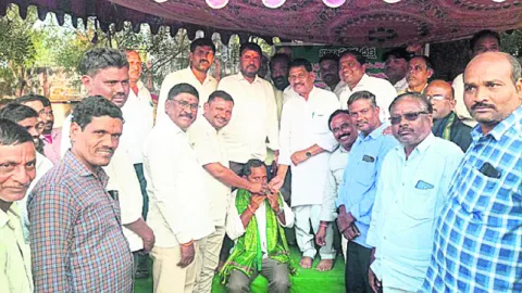 నిరవధిక దీక్ష విరమించిన రైతు 