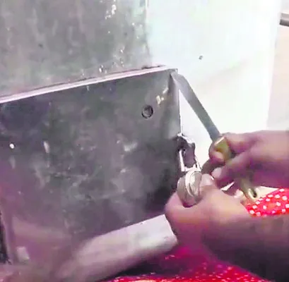 పోలేరమ్మ ఆలయ హుండీలో కానుకలు మాయం