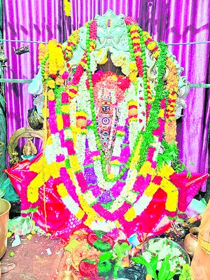 శాస్త్రోక్తంగా  రాహుకాల అభిషేకం 
