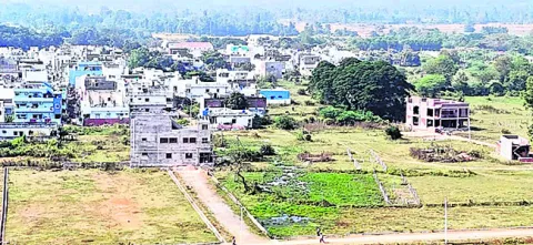 ఆకతాయిలపై డేగకన్ను 