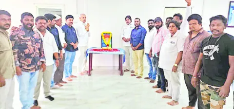 మహిళా విద్యకుఫూలే మార్గదర్శకుడు 
