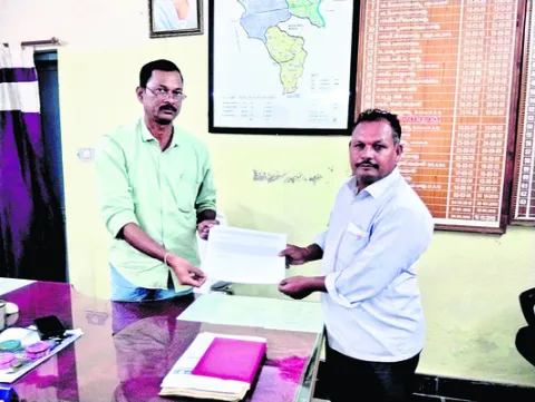 ఎన్నారైకి పాస్‌బుక్‌ జారీ