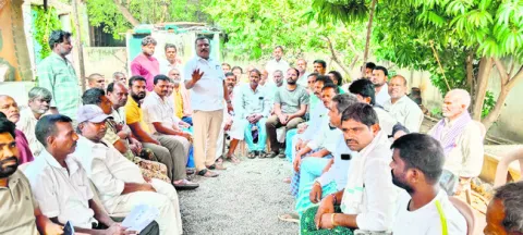 జోరందుకున్న బుజ్జగింపులు