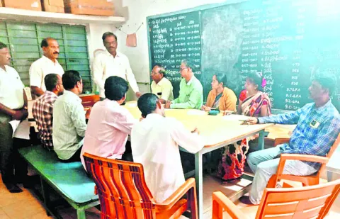 విద్యార్థిని ఆత్మహత్యాయత్నంపై విచారణ