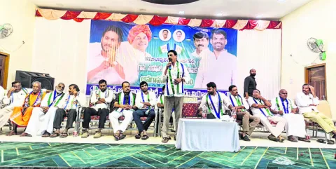 విశేషంగా తరలివస్తున్న కార్యకర్తలు
