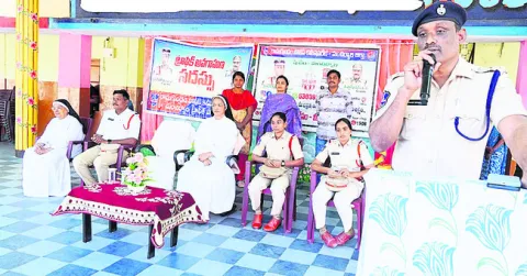 మేమున్నామనీ..