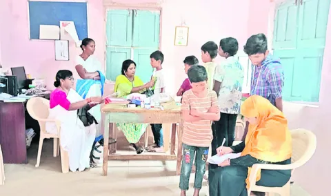 వసతి గృహంలో కొనసాగిన వైద్య శిబిరం 