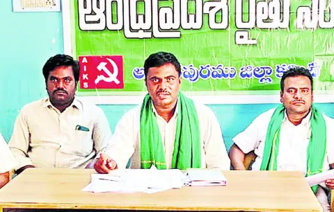 సర్కార్‌ తీరుతో  నష్టపోతున్న రైతులు 